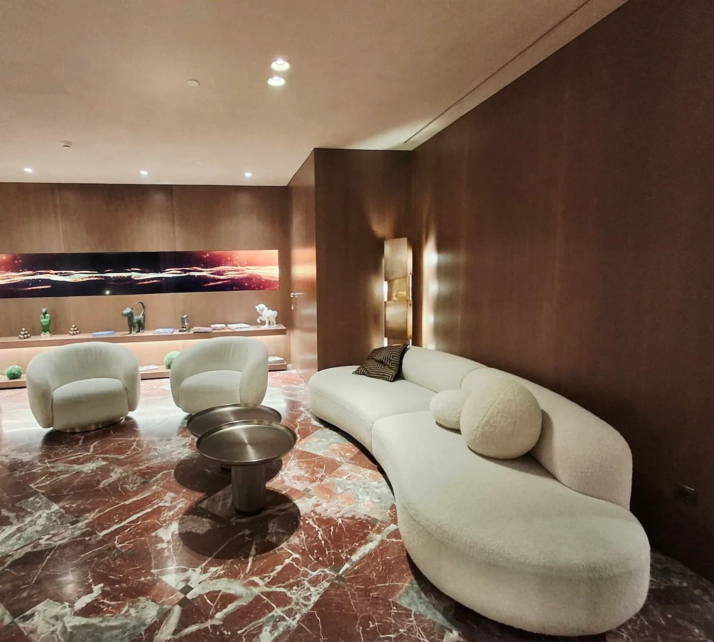 Recepción de hotel contemporánea